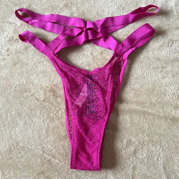 Thong💜 - Picture 2 of 3